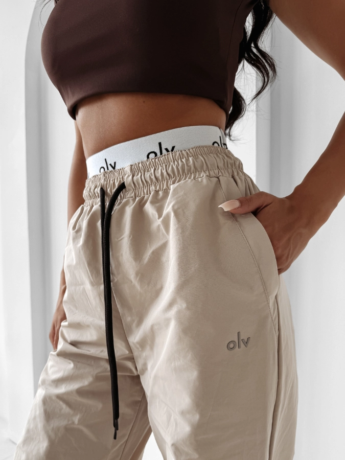 Spodnie damskie Olavoga Rainy Day ecru kremowe