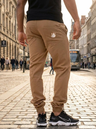 Spodnie męskie Materiałowe Jogger Jigga Wear Crown jasno brązowe
