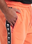 Spodenki szorty dresowe męskie Pitbull Pit Bull Tape Nugget łososiowe pomarańczowe