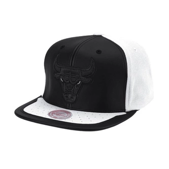 Czapka Mitchell & Ness Day One Snapback Chicago Bulls biało/czarna