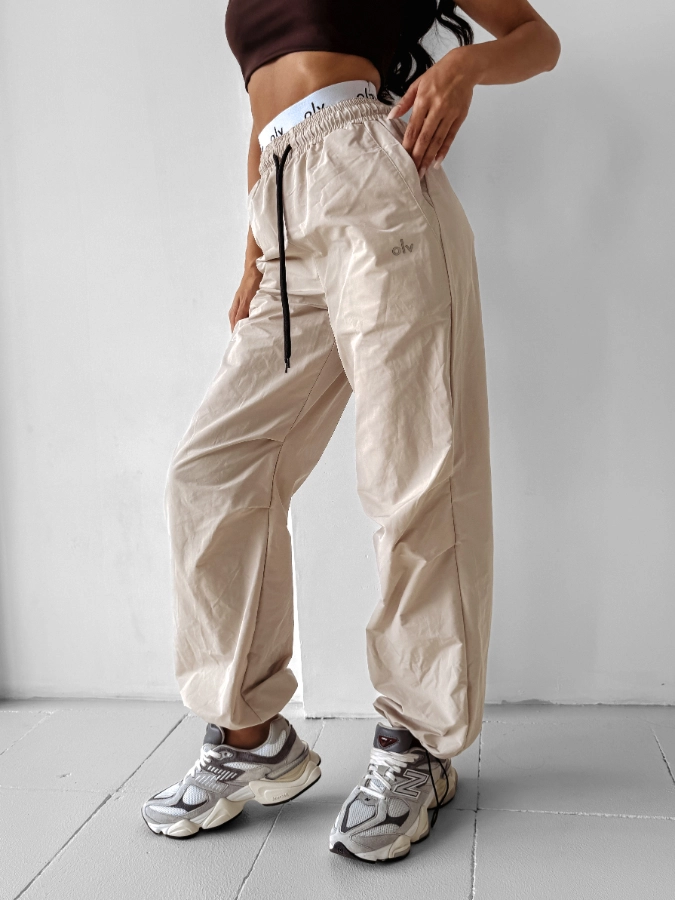 Spodnie damskie Olavoga Rainy Day ecru kremowe