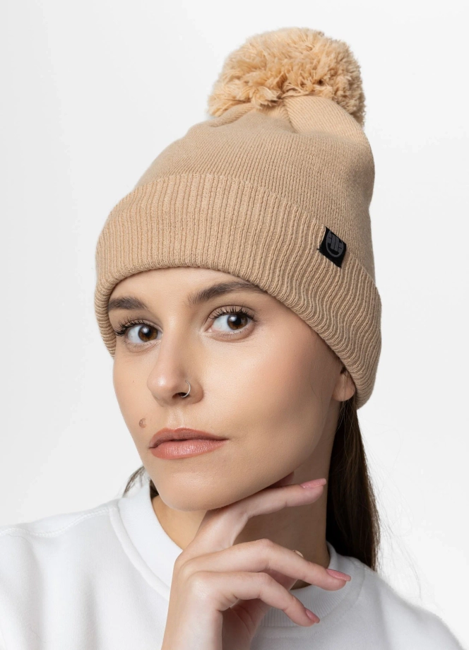 Czapka zimowa z pomponem Pit Bull Small Logo II 25 beżowa