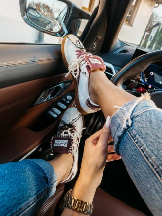 Buty sneakersy damskie Olavoga Anaty kremowo/bordowe