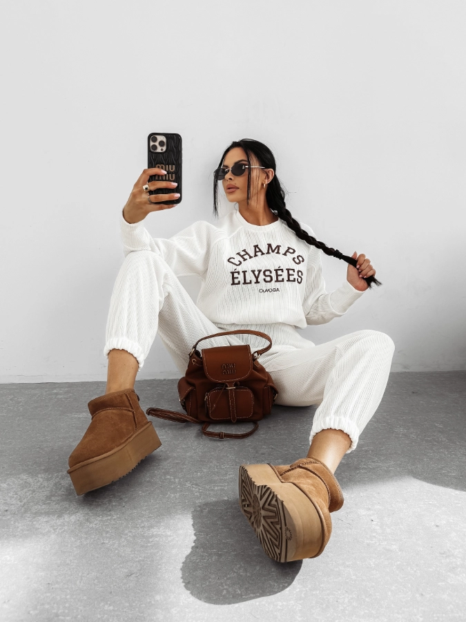 Komplet damski sztruksowy Olavoga Biscuit kremowy